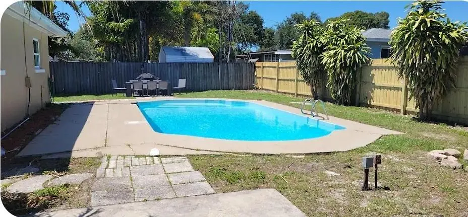 Private Poolside 5br Holiday home *
